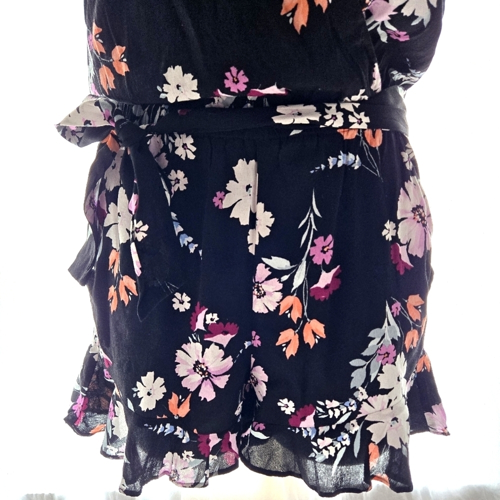 Pretty Floral LOFT Romper EUC - Picture 4 of 12